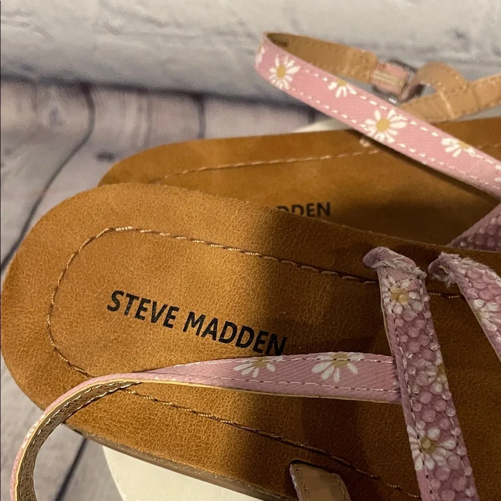 Steve Madden Daisy Pink Strappy Sandals NWOB. Size 5